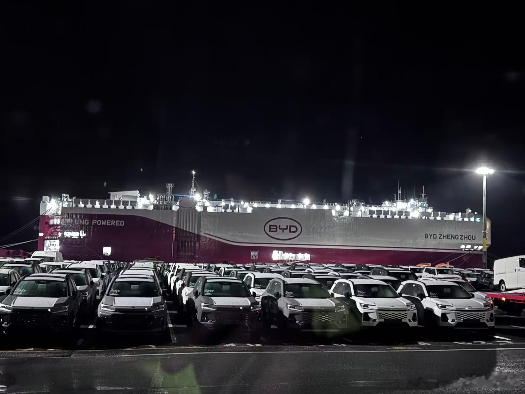 实时直拍，BYD（比亚迪）郑州舰停靠澳大利亚布里斯班港！比亚迪新能源新能源汽车﻿