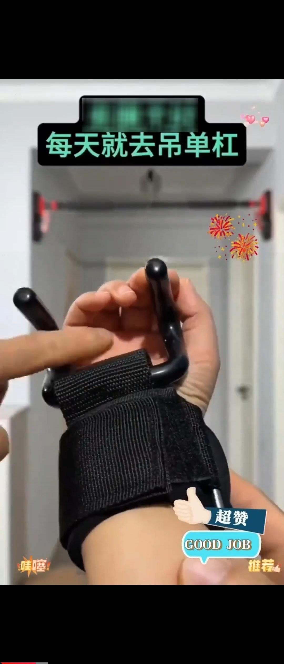 说是旧上海滩上有这么一档子事：某人惹了不该惹的人，人家给他两个选择，一是让人剁下