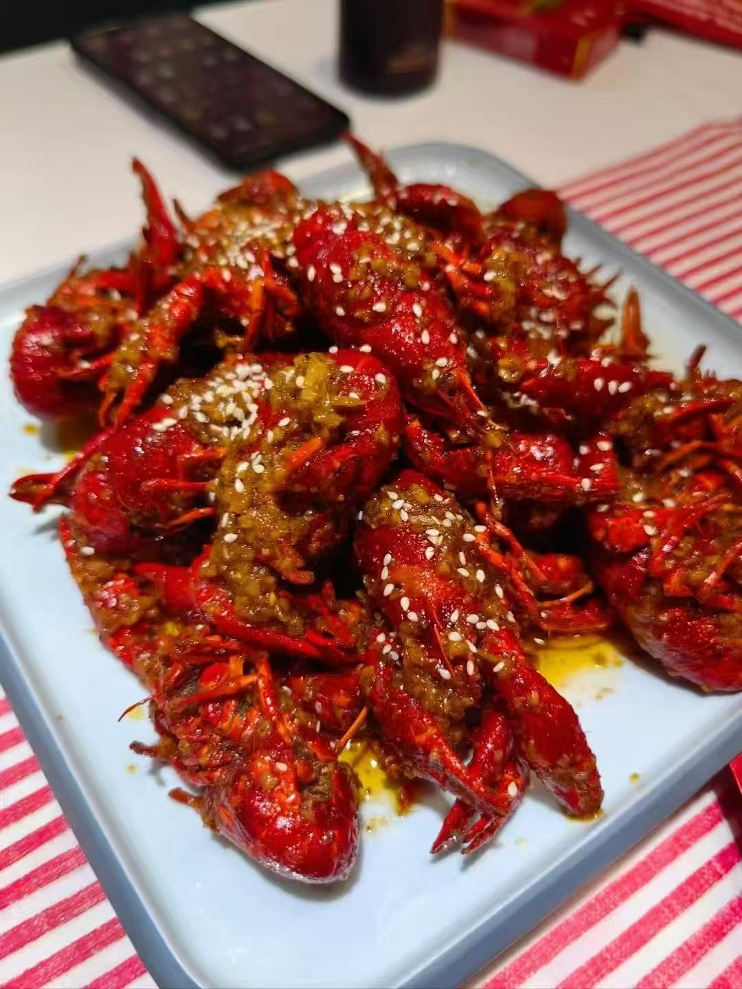 你最爱的是哪种口味的小龙虾呢?春日生活打卡季
就我本人而言，最喜欢吃小龙虾的口味