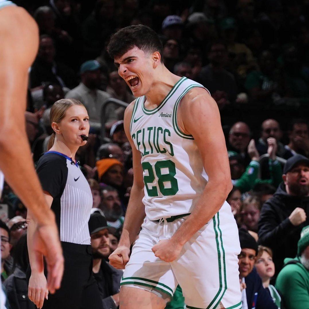 本赛季新秀总正负值排行榜：雨果·冈萨雷斯  +111VJ·埃奇科姆  +94迪伦