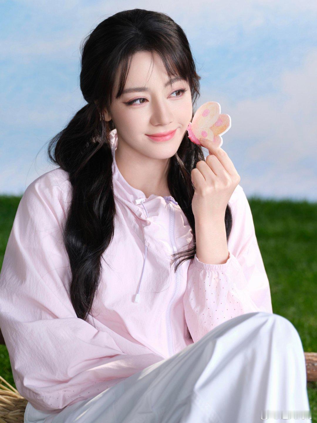 王亚飞 迪丽热巴还是不要合作了，翻了一下给迪丽热巴化的妆都好不适合她，说不出哪里