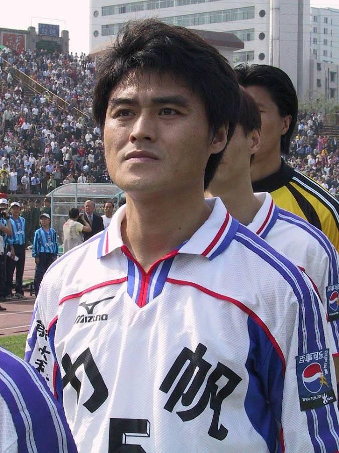 1999年姜峰最直观的改变，莫过于身形的消瘦。谈及那次被众人称道的减肥经历，时隔