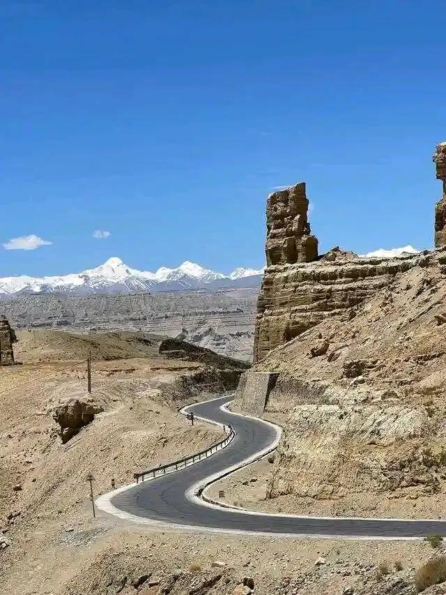 中国霸榜！全球最长公路排名
（排名/ 公路/ 起点/ 终点/总里程）

1.、泛
