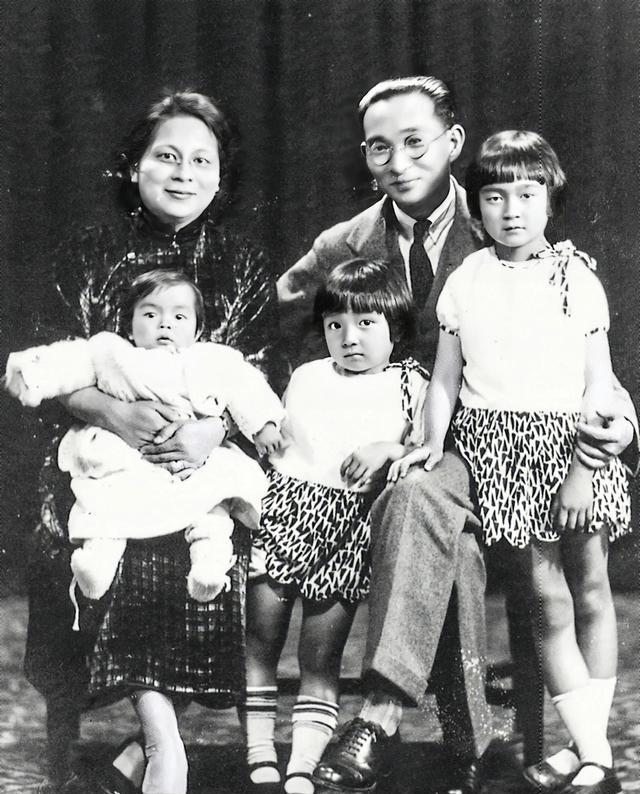 1912年，林语堂与厦门巨富的千金陈锦端相恋，不料，陈锦端的父亲却坚决不同意，棒