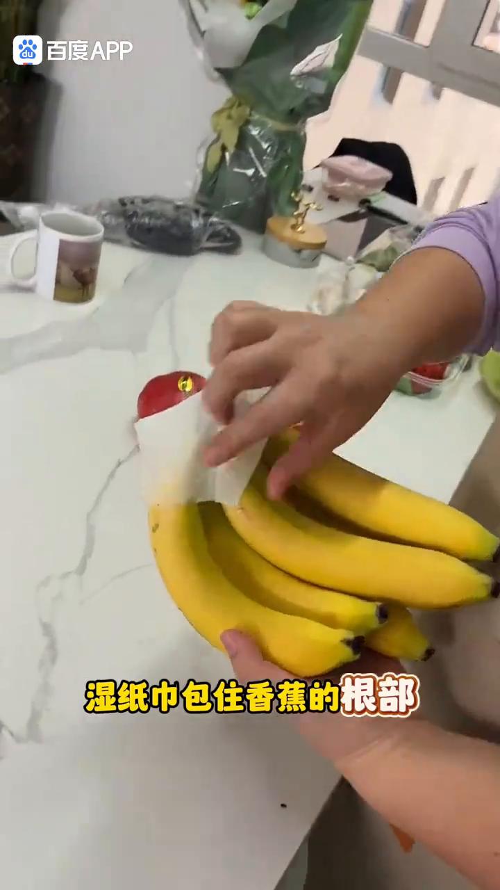 食材储存小技巧。
卖菜老板绝不告诉你的食材储存小技巧。
·技巧一：透明胶带粘在西