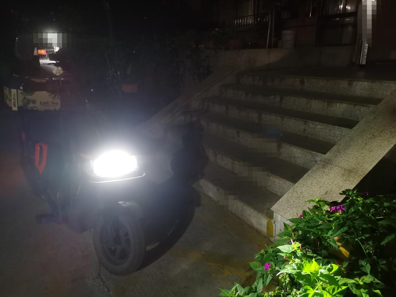 有两种最快的车证明：
“时间就是金钱〞。
一个是在大街上，跑的最快的车一般来说都