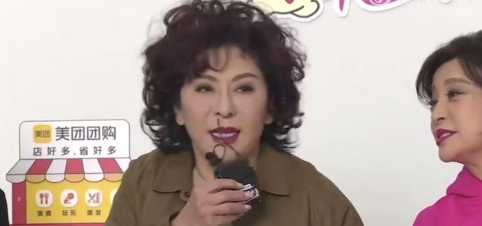 向太说刘晓庆是傻白甜...

这话刘晓庆听到只能尴尬笑。

但是一旁的倪萍听到了