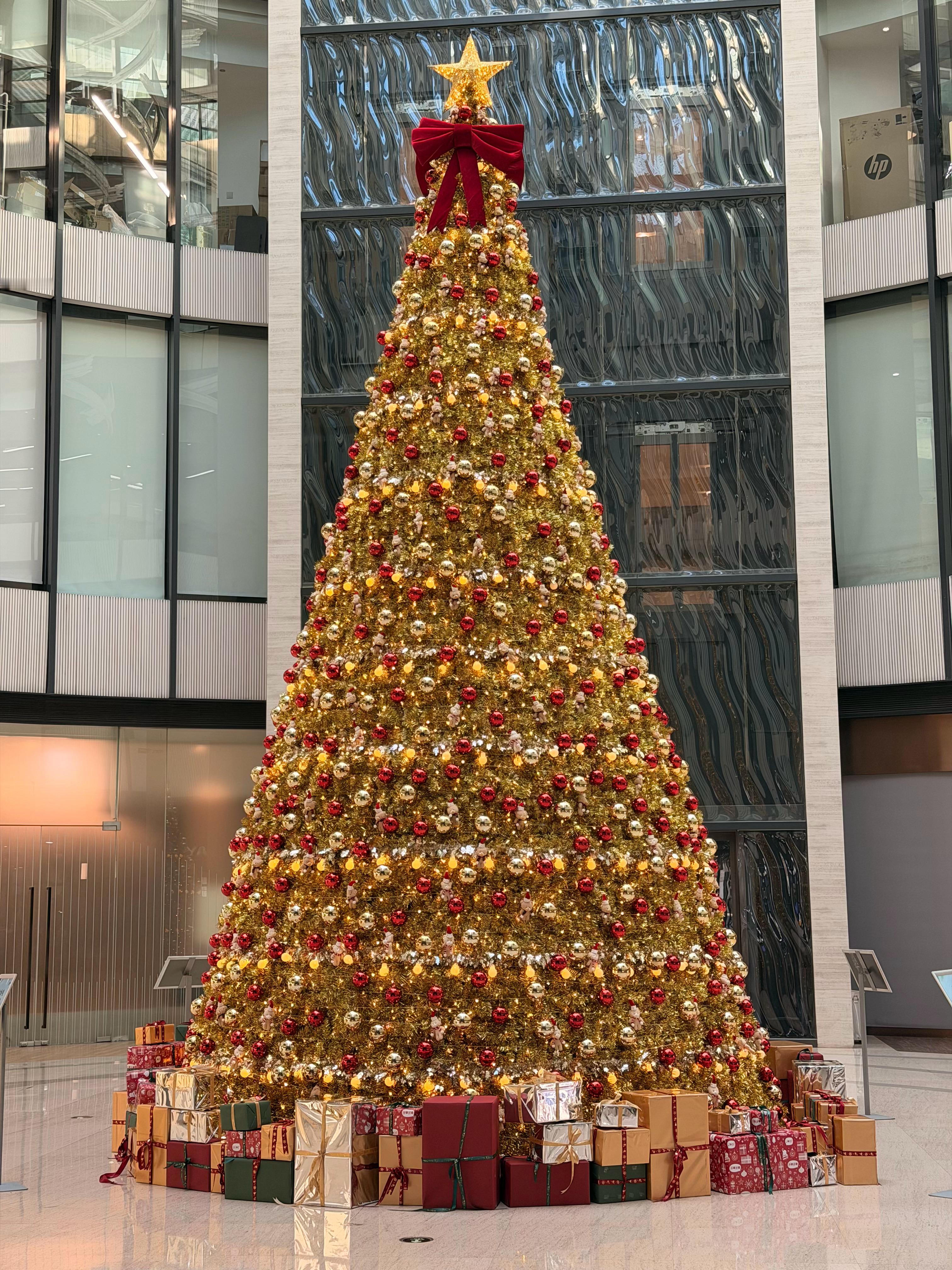 买了个肉桂卷，22块，不到一分钟吃完了…这三里屯真没法来