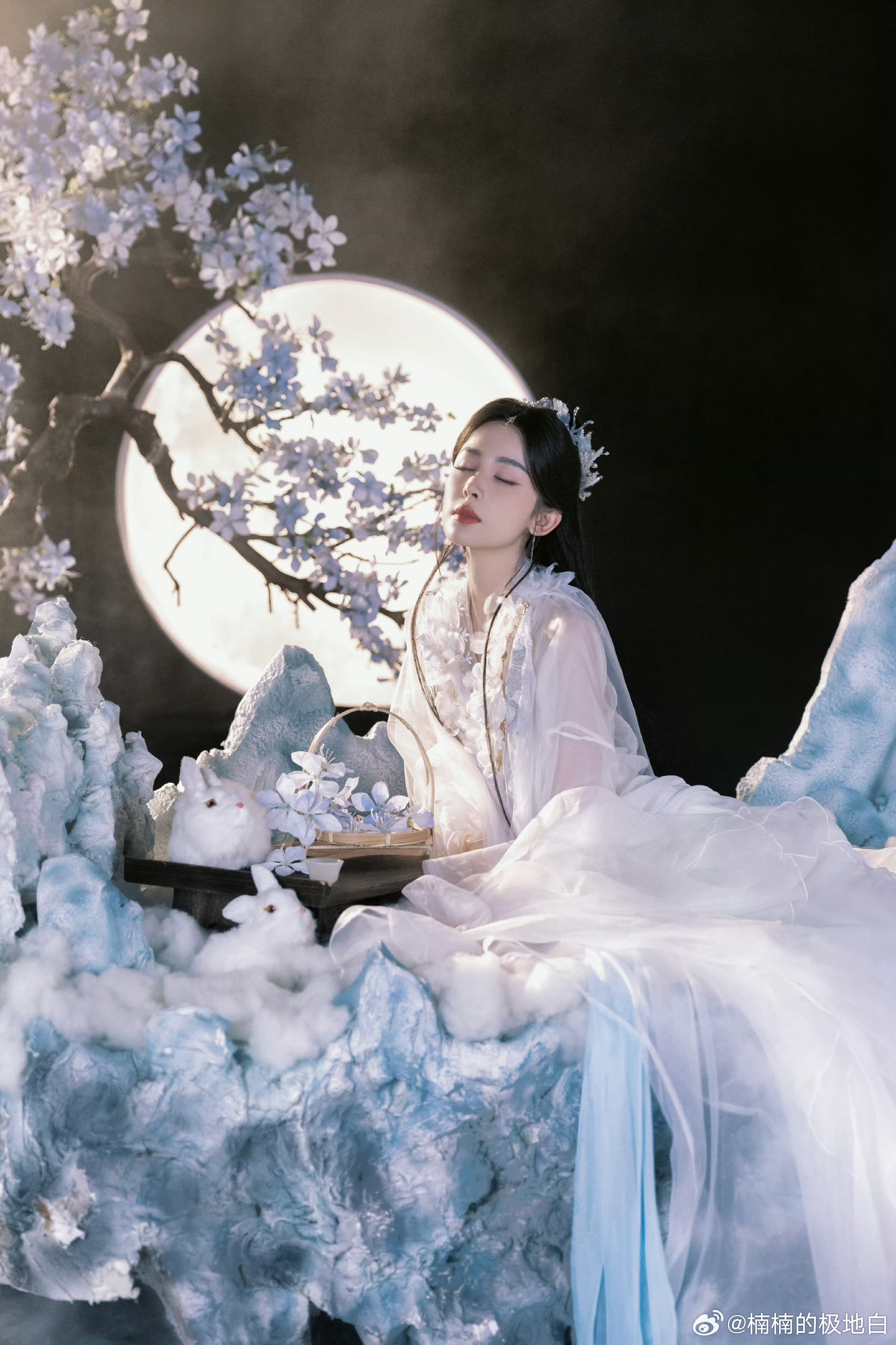 娜扎当街给我一棍子 娜扎的嫦娥在小破站给我递糖人、教我擂茶！这互动感，谁不想被仙