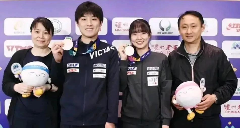 从张本智和的名字里就能看出，他们一家是多无奈。
张本智和的爸爸原名叫张宇，妹妹原