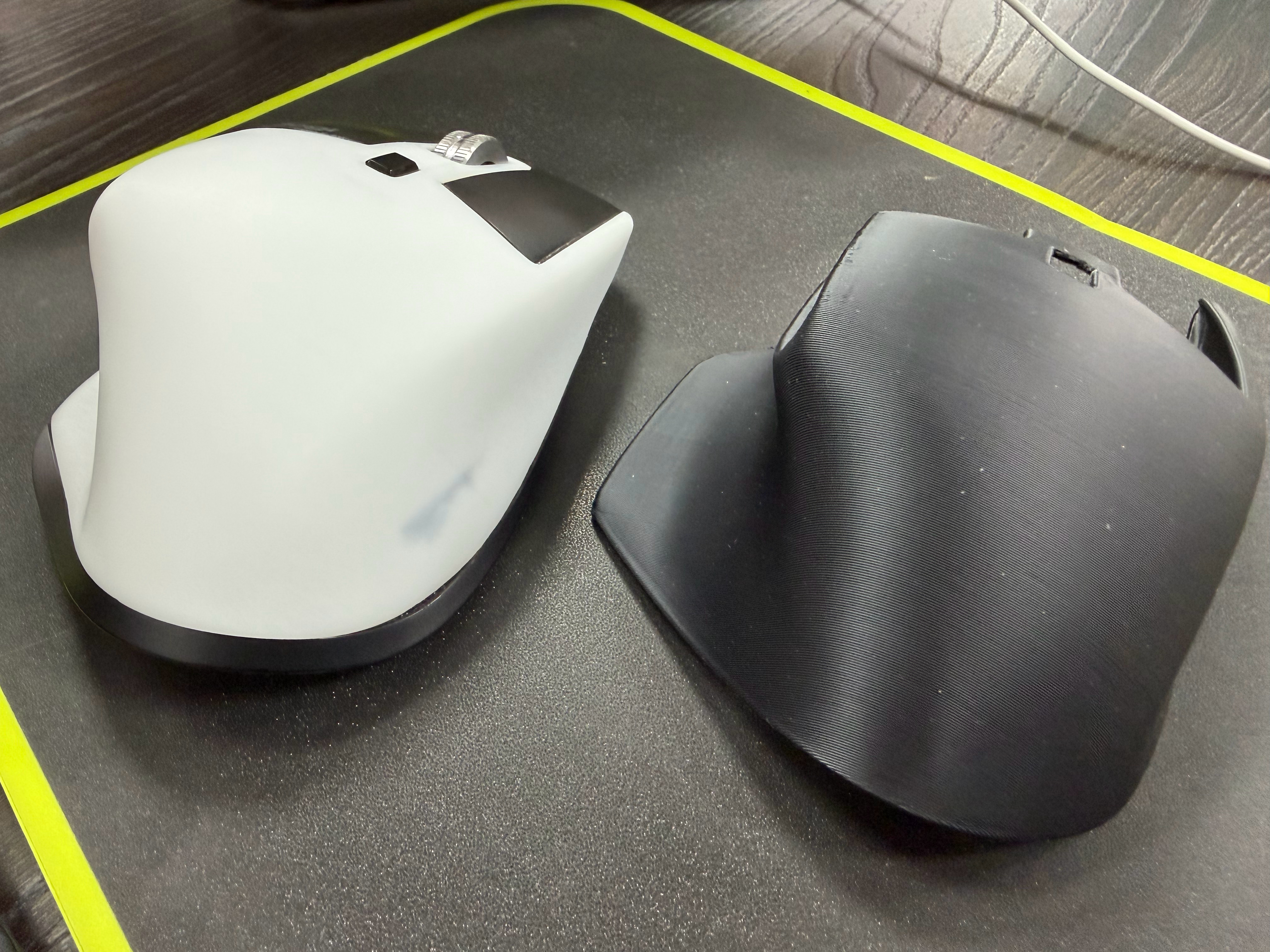 终于把罗技那臭名昭著的反人类亲肤橡胶外壳给换了黑色是平台推了流量，绝大多数人都在