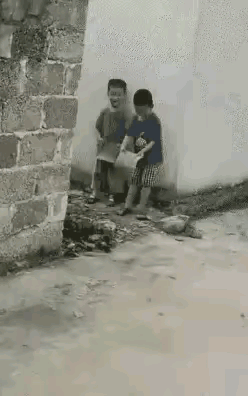 不得不讲
童年再硬
也硬不过柳条的[笑哭]
