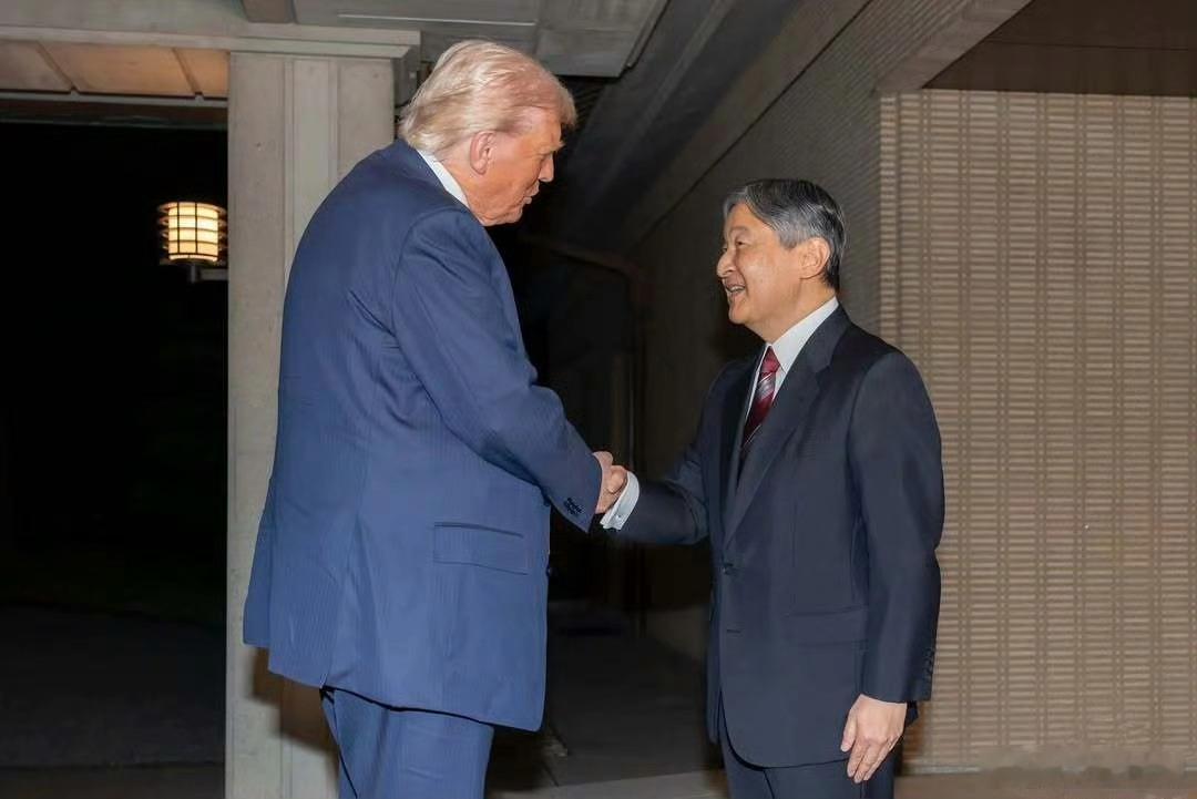 特朗普访问日本，拜会德仁。 ​​​