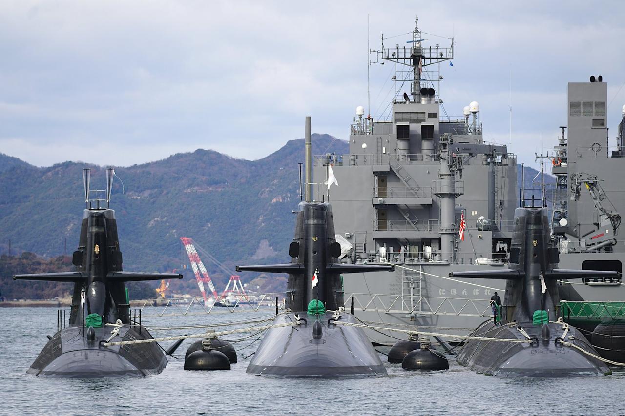 海上自卫队的“撒手锏”？26年新年海自吴基地内的“大鲸级”、“亲潮”级和“苍龙”