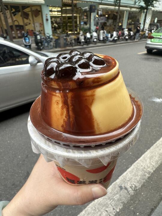 落地成都第一杯奶茶！8r喝到封神级鲜奶茶！！