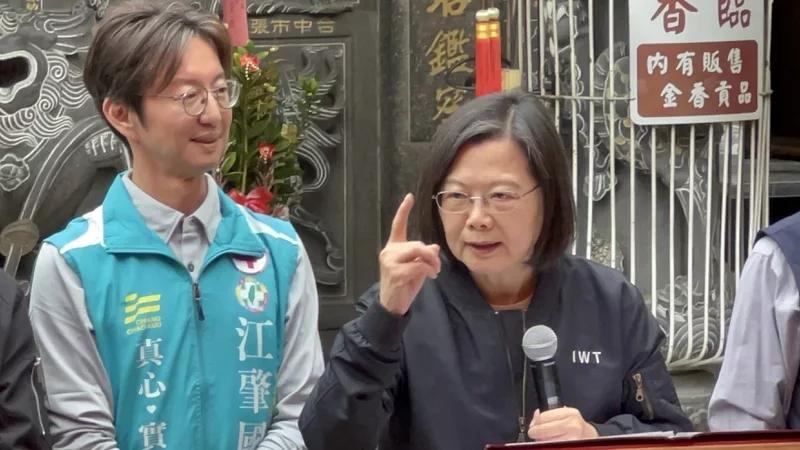 蔡英文今天到台中辅选时信口雌黄，她称，“以前是透过中国（大陆）走向全世界，现在台