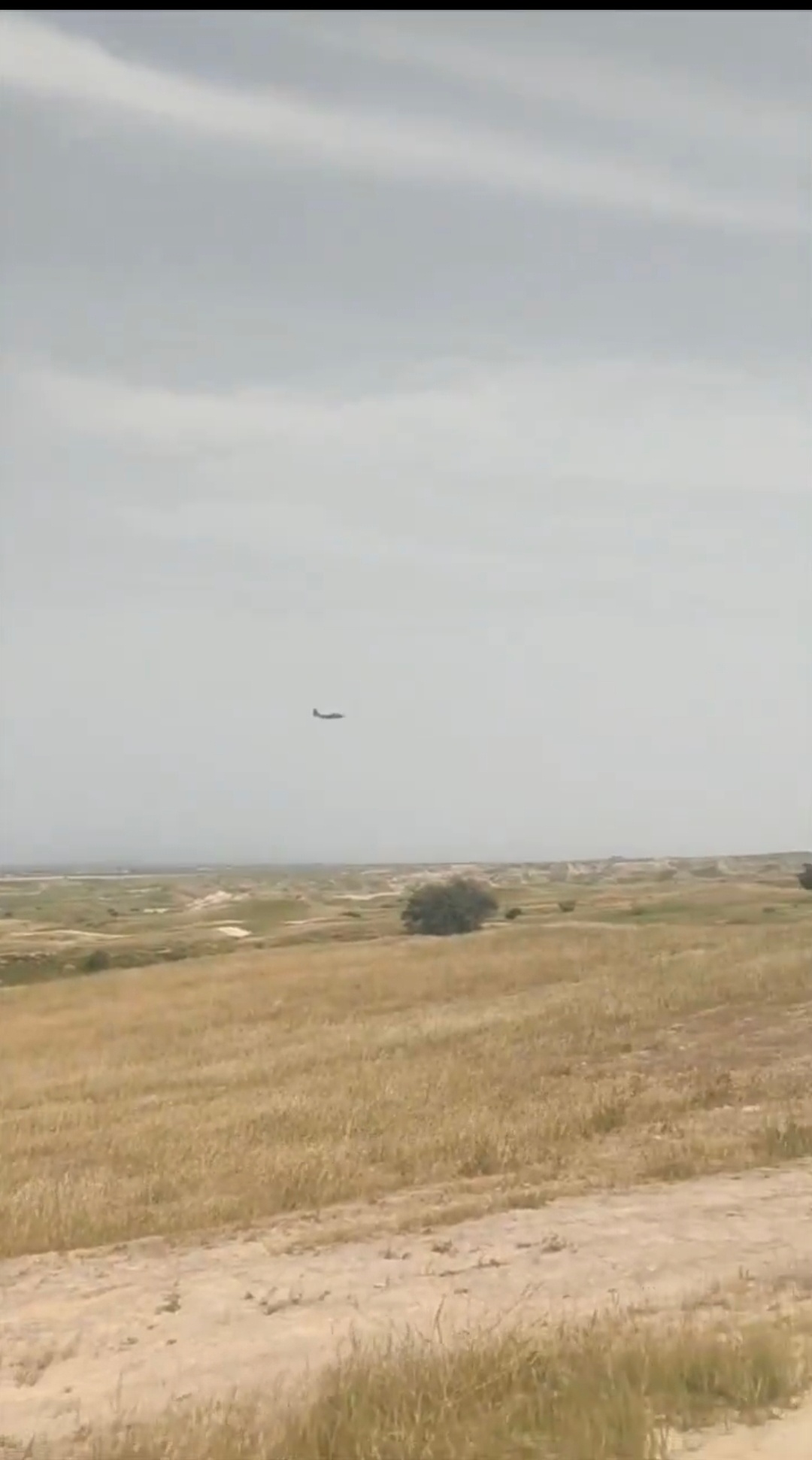 美国在伊朗西南部胡齐斯坦省境内展开的搜救行动 这表明，伊朗军方没有在全国范围内部