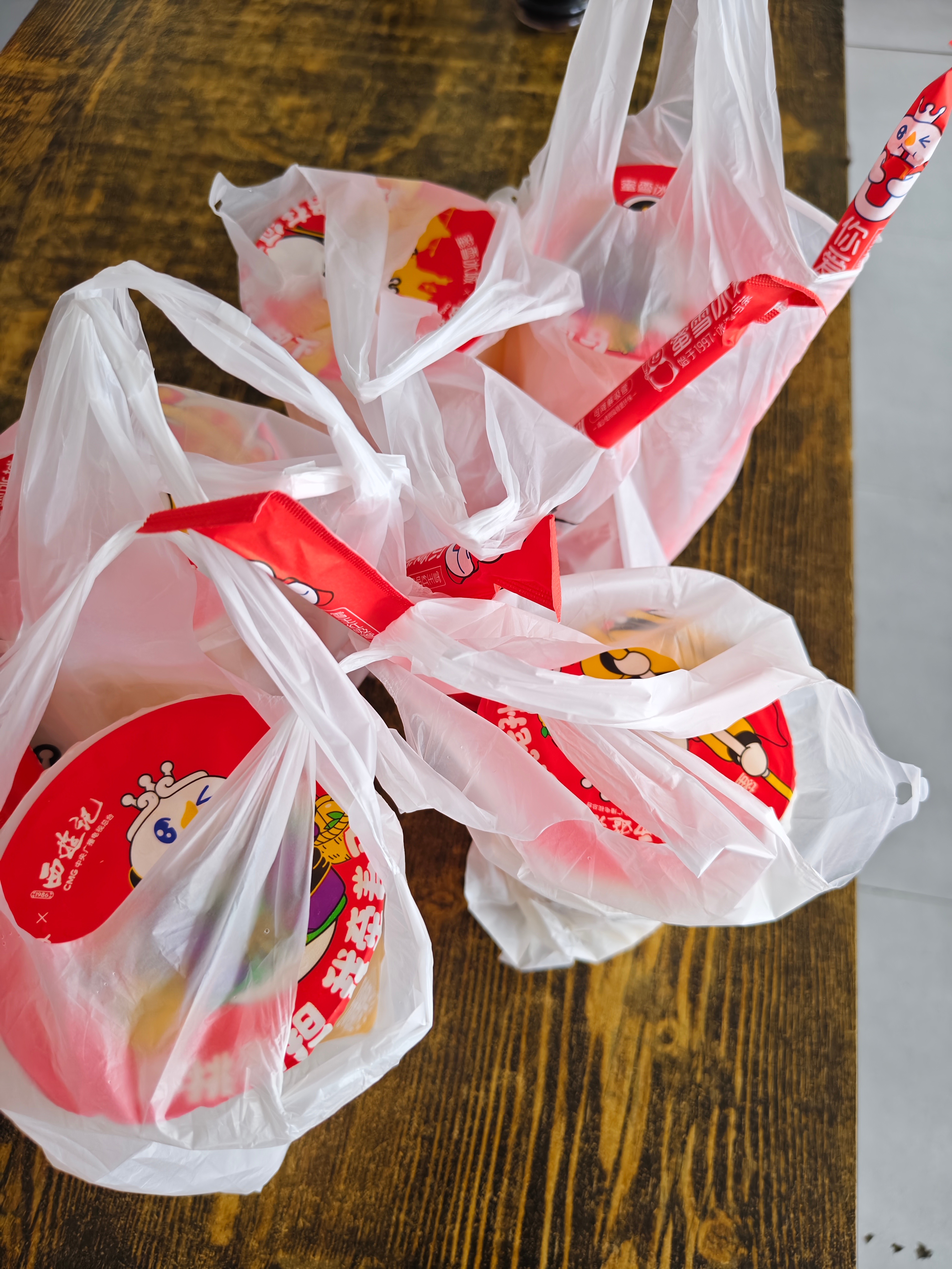 每天人肉快递 我先吃了再说 