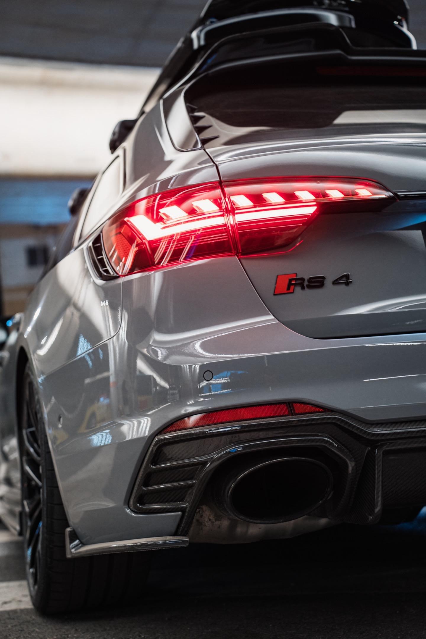 Audi RS4。工地脱层皮，年底买奥迪