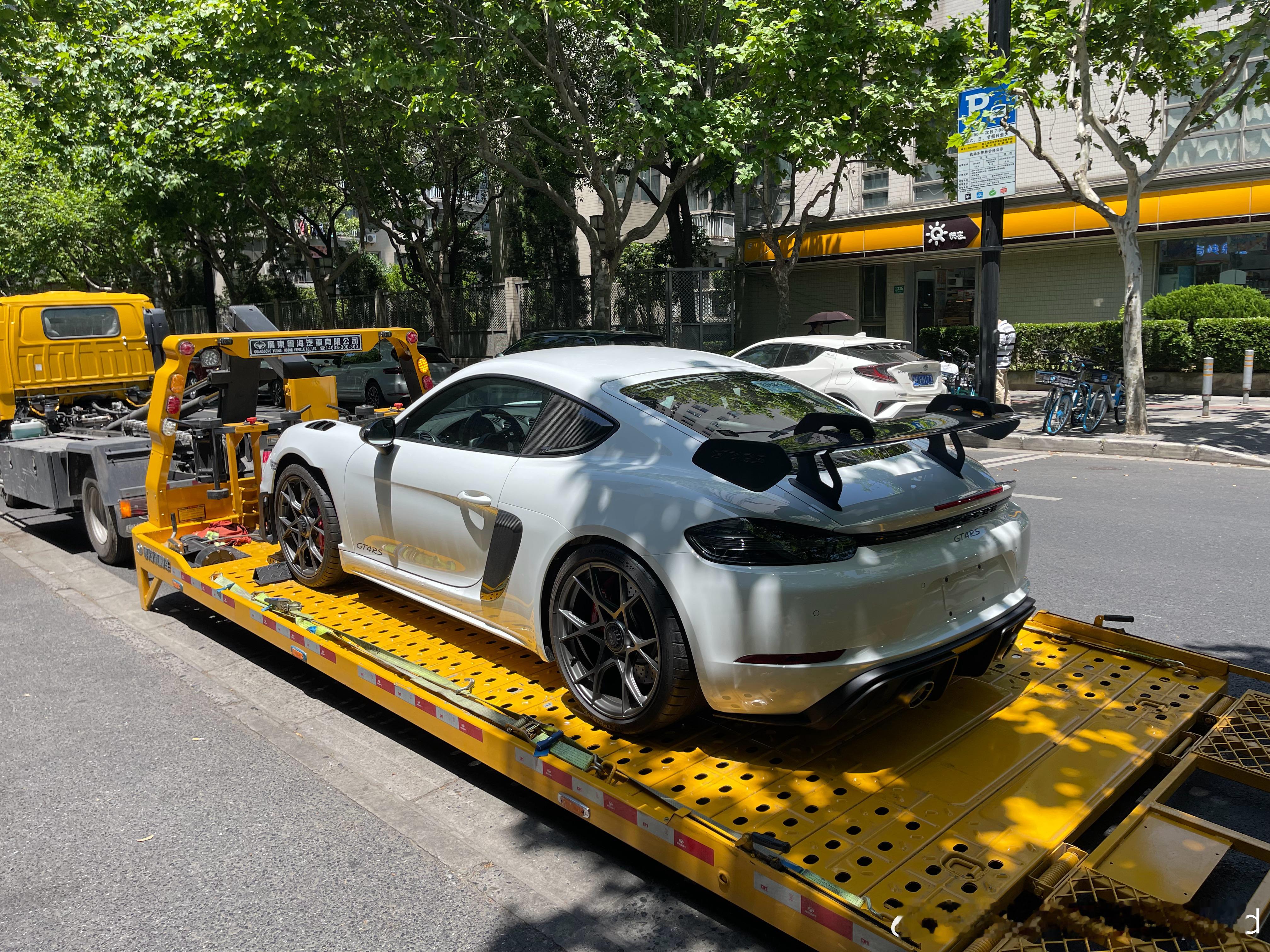 车感还是正确的，拆下来发现颗8mm的大螺丝，直接报废换新胎了[单身狗]，提车当天