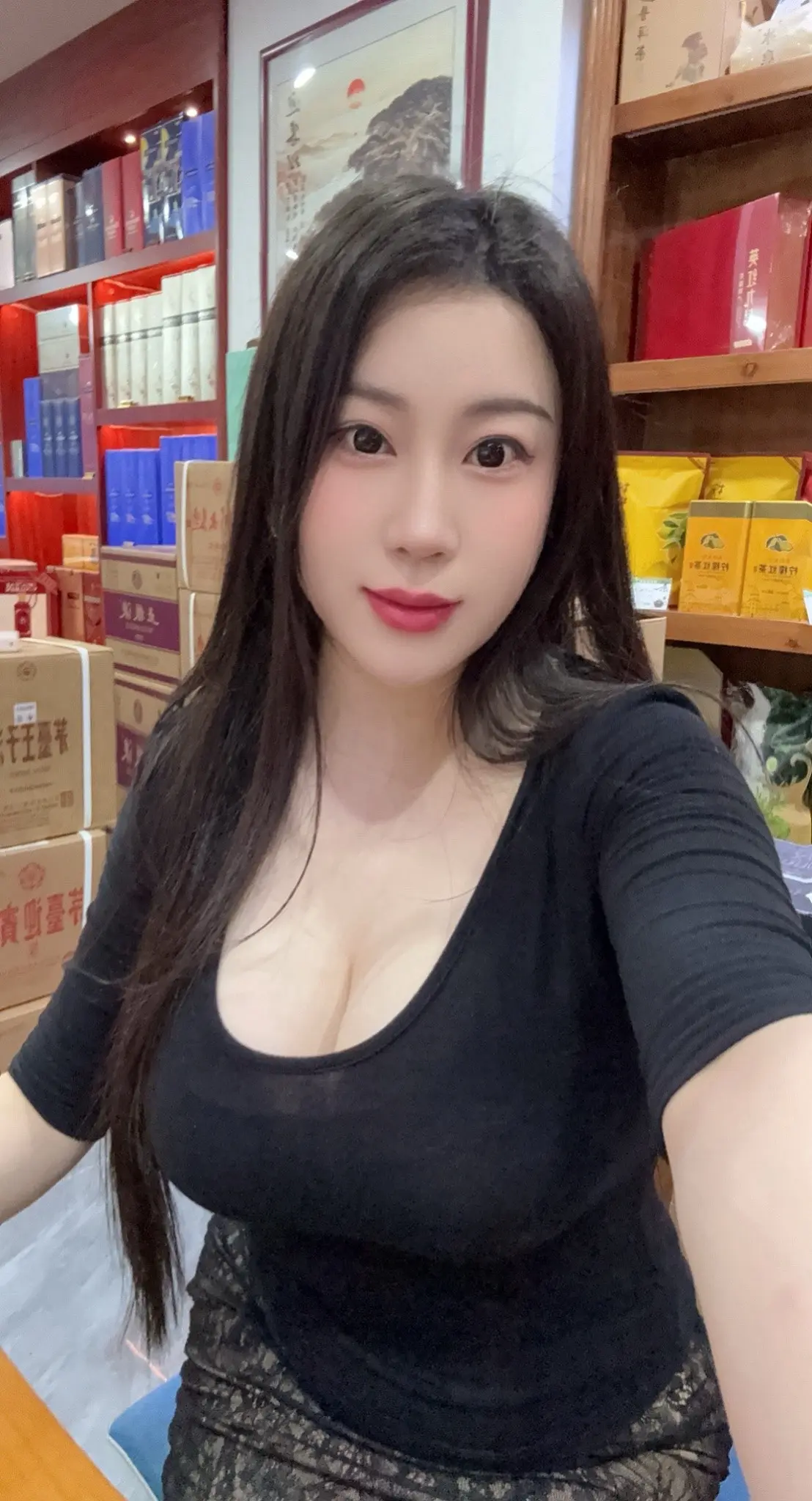 烟酒茶叶店老板娘 茶烟酒老板娘 茶烟酒实体店老板娘 实体店老板娘守店的...