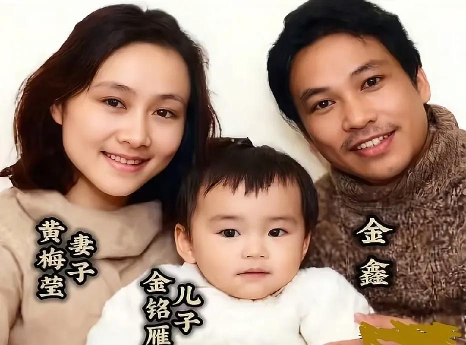 好美的画面啊！一家三口的颜值都很高。
她出演过渴望里面的角色，夫妻低调恩爱不炒作