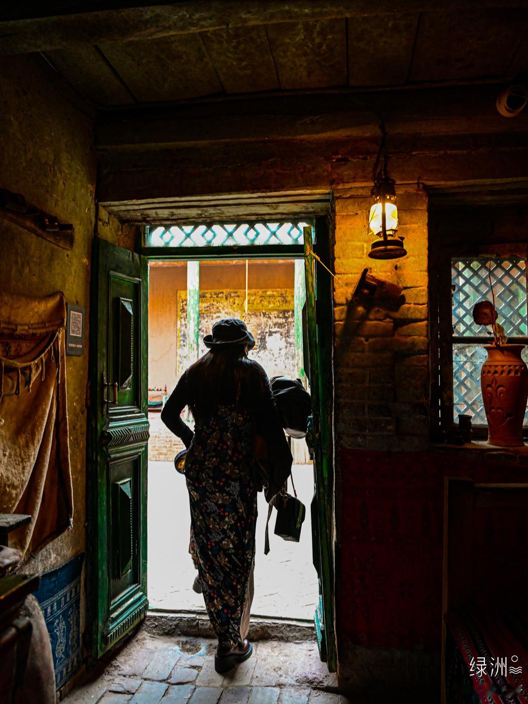 穿过巴依老爷家 新疆｜喀什  