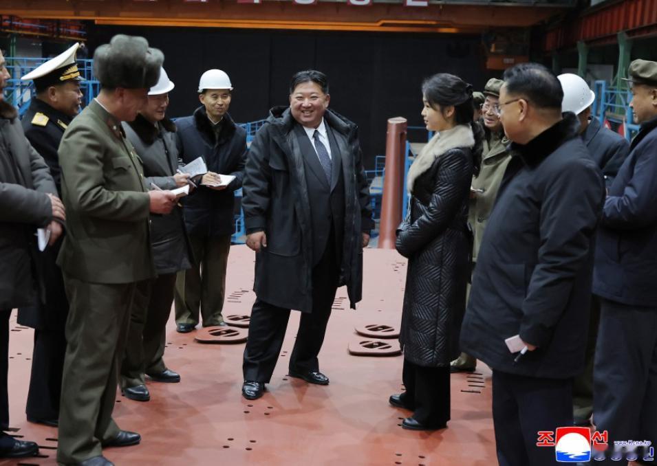 就在刚刚，
金正恩宣布一个重大决定，女儿金珠爱现场见证
 
朝中社今天（12月2