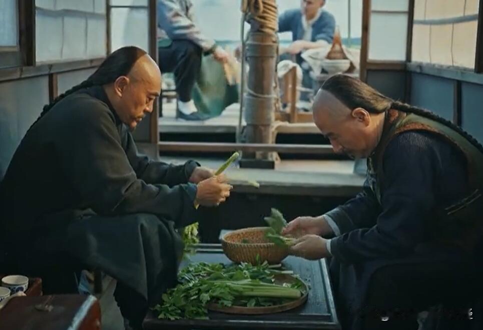 电视剧《江海潮生》一个细节，张謇一行从上海坐船回南通，船上生火烧饭，大家忙着择菜