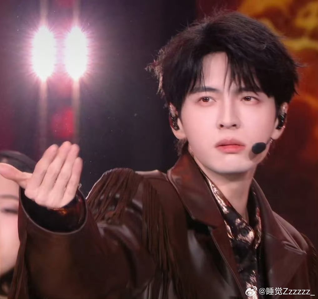 蒲熠星新歌幻想对白MVMV镜头与旋律高度契合，用温柔的叙事感讲出心动独白，含蓄内