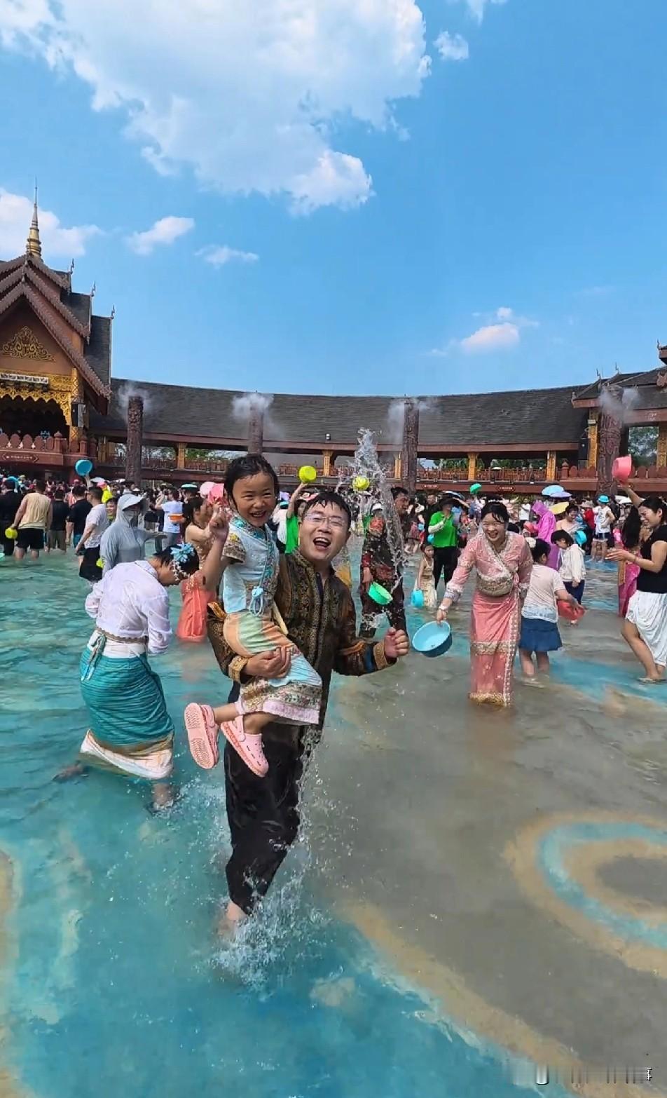 这一刻的画面真的很美好，妙妙是发自内心的高兴