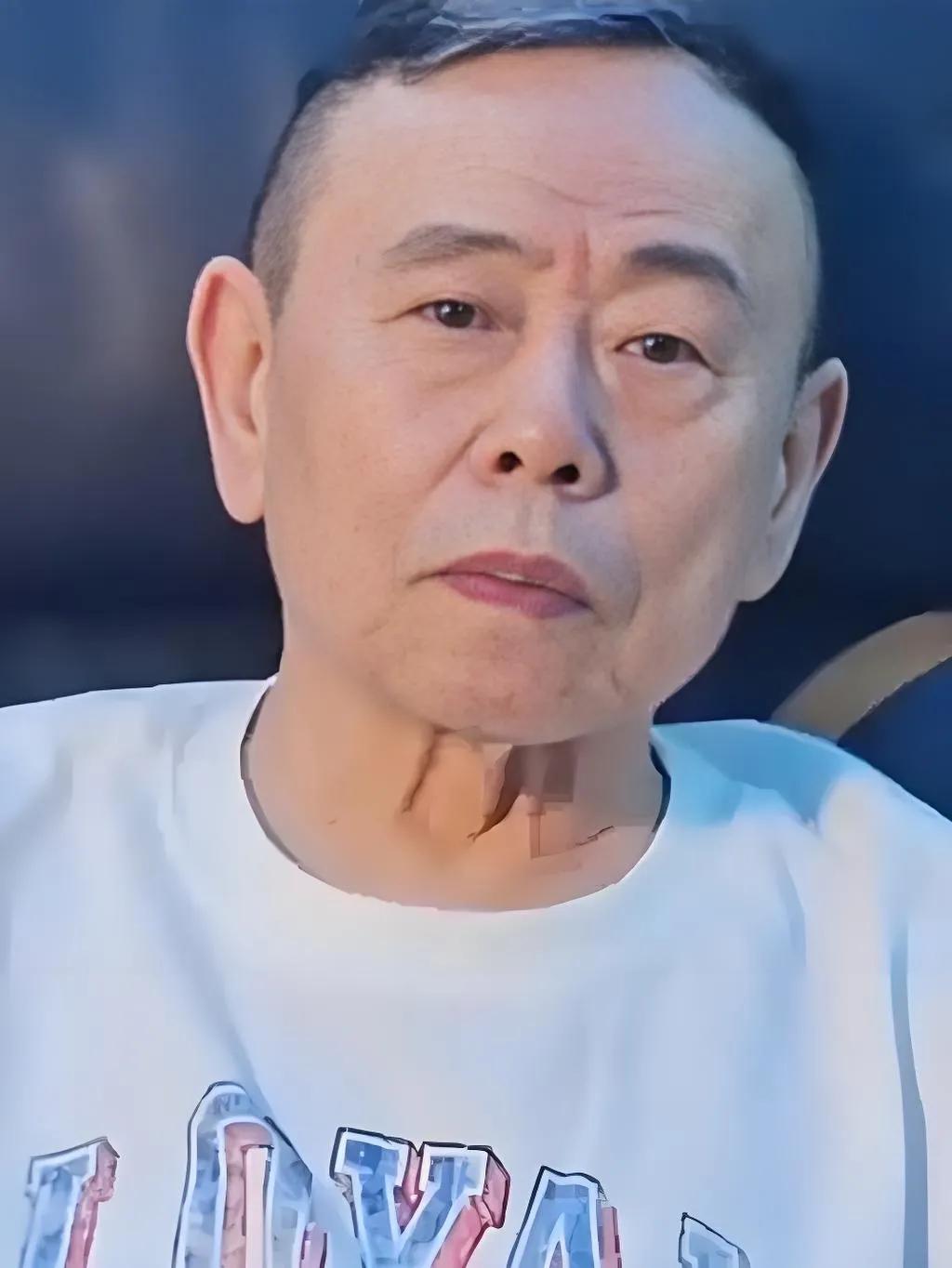 2025年7月，68岁的潘长江携短剧《进击的潘叔》闯入短剧圈，播放量迅速突破2亿