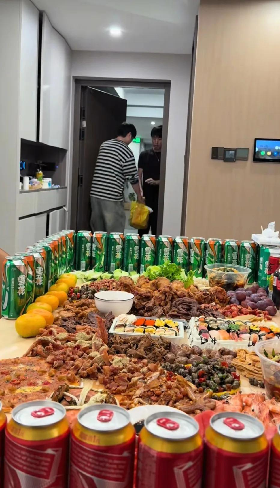 男人“漂亮饭”。