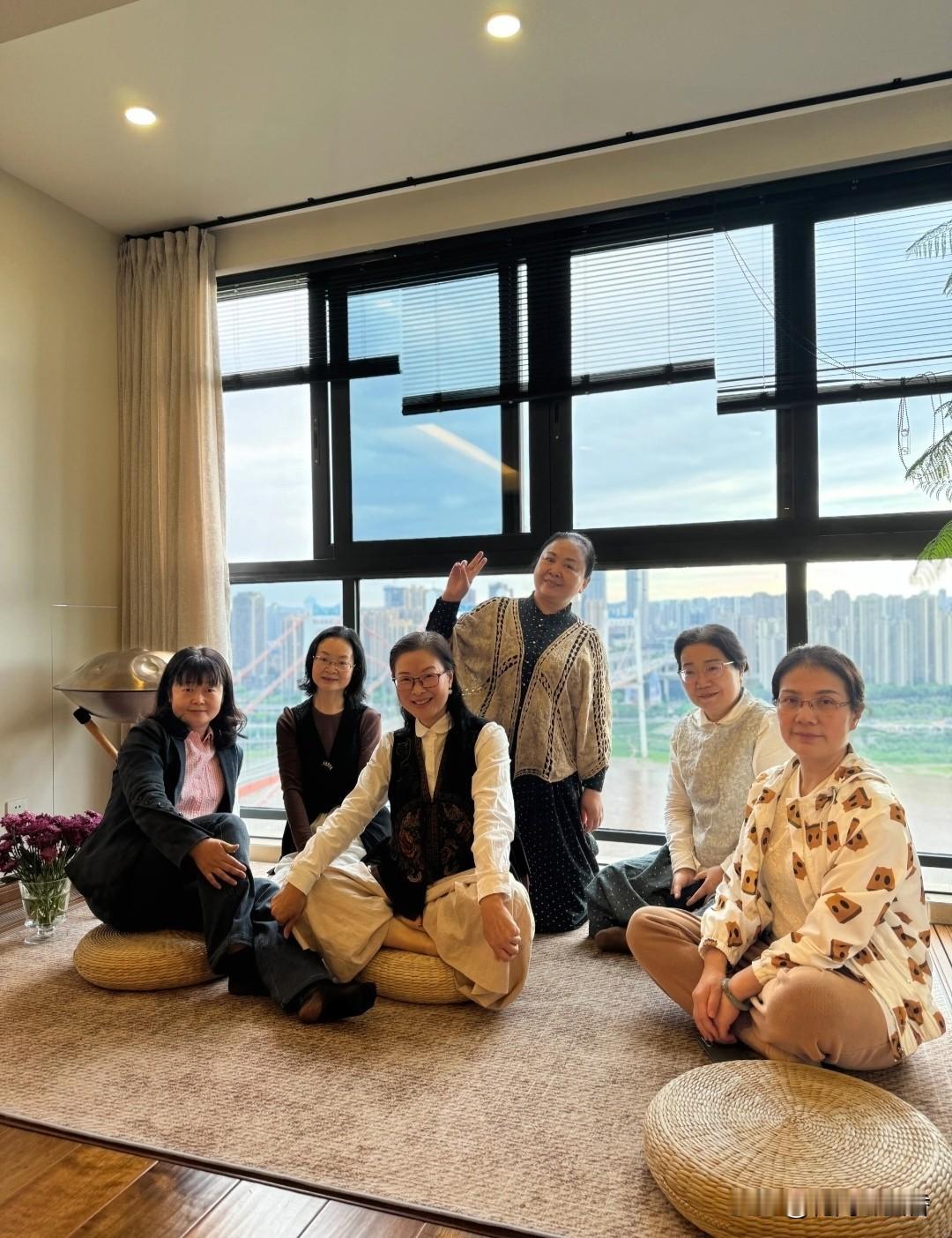 刚退休后心情焦躁怎么办刚退休焦躁很正常，是生活节奏突变的适应期。多培养爱好、规律