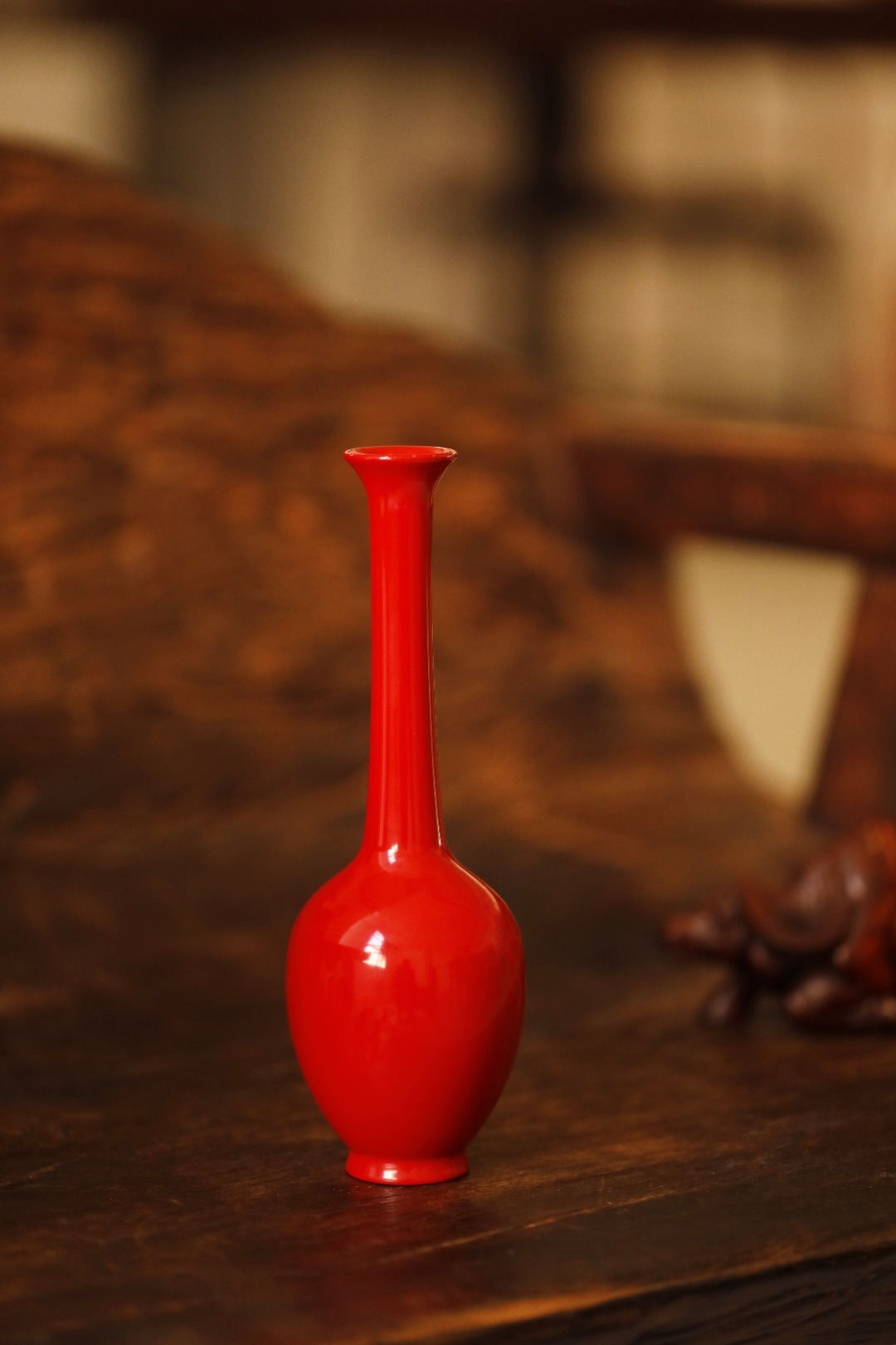 大漆 | 中国红·柳叶瓶承循传统非遗工艺，髤饰大漆；入案头增色添彩，历久弥新。6
