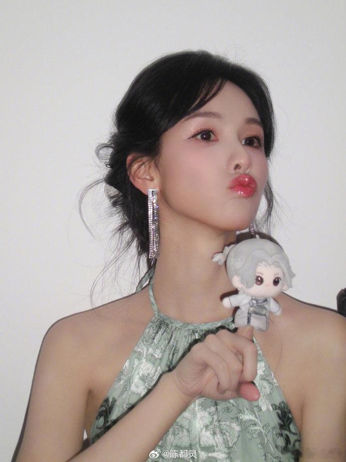 #陈都灵ccd美照#陈都灵的ccd美照超吸睛，六张照片各具韵味，尽显她的独特魅力