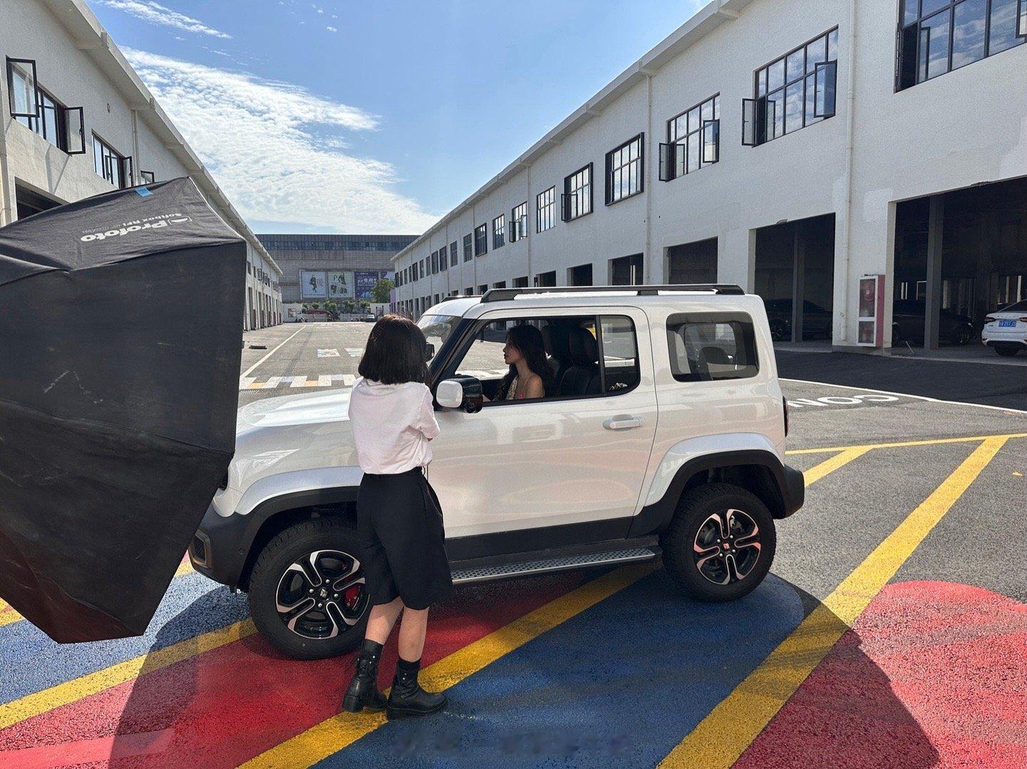 我和短发摄影师真的很有缘份 新认识的好朋友给我拍的照片真的很喜欢！！！爱您  ​