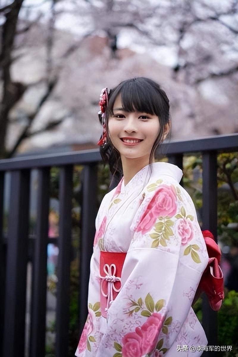 去医院遇到一个庸医。

说我是湿热，需要清热解毒。

我一个光棍，他让我亲热解毒