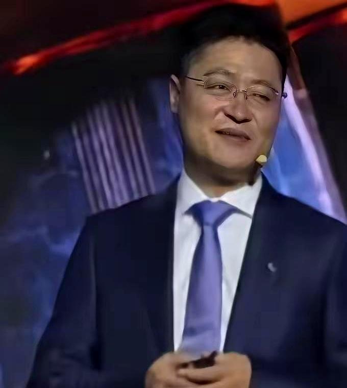杭州地产饭局事件爆出时,最疼的不是席上人,是赵海峰的孩子。
在父亲出事之前,走到