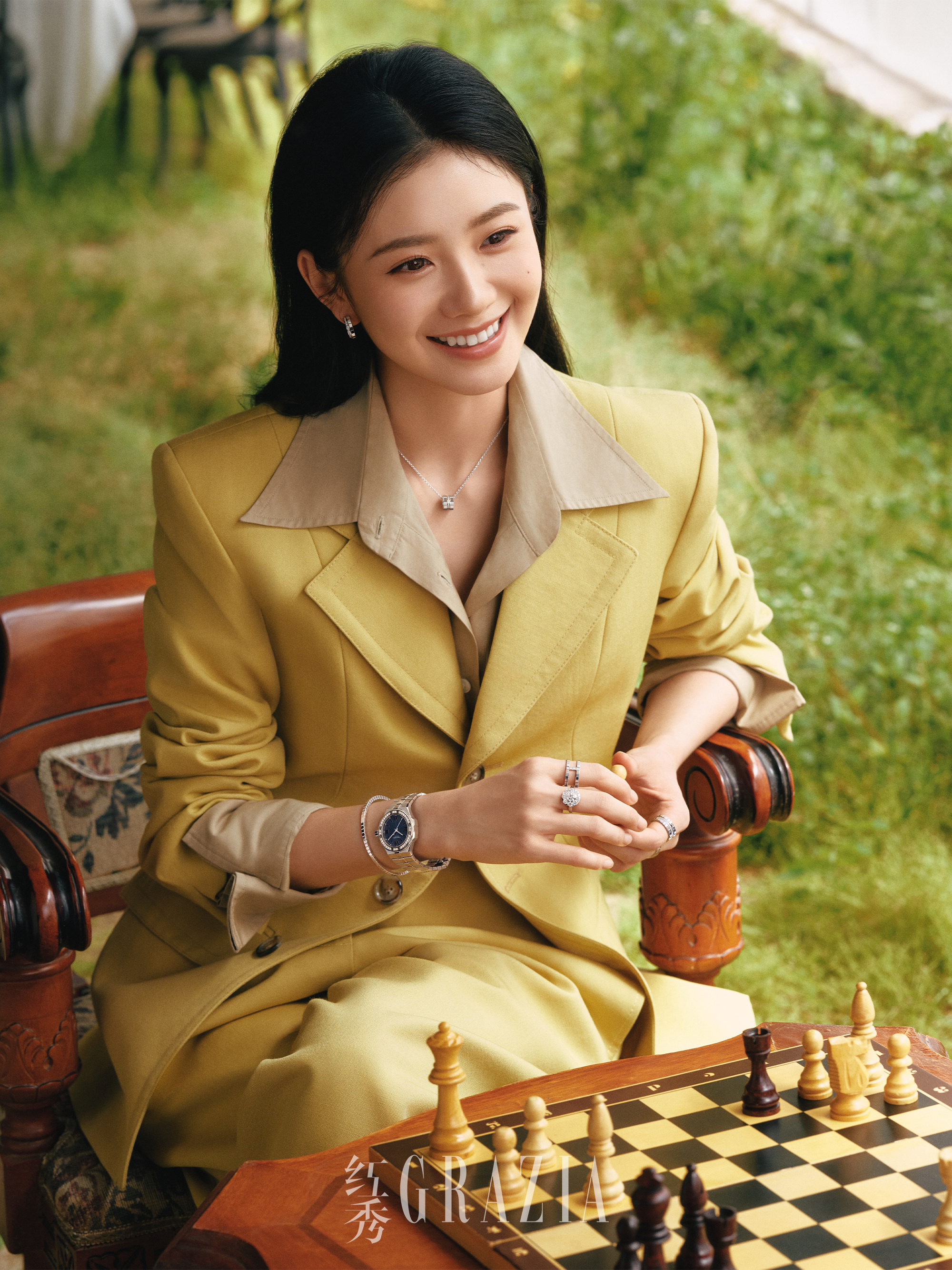 哇！主角爆火，刘浩存也官宣Chopard萧邦品牌大使，还有《红秀》五月刊封面！存