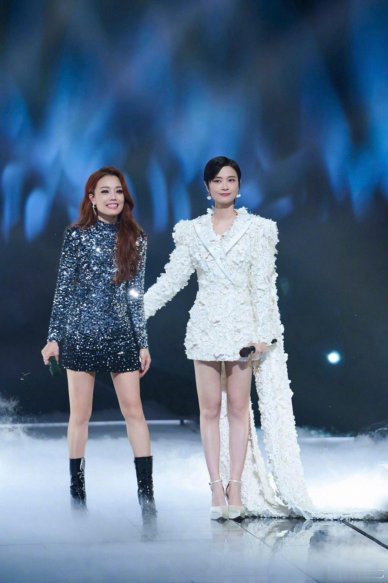 李宇春容祖儿 唱碎世俗审美枷锁  听到唱了《瘦身男女》的主题曲《终身美丽》！真的