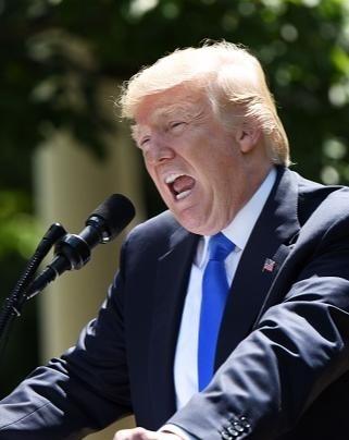 现在，世界人民应该感谢特朗普，因为，他让我们把资本主义看的越来越清楚了，把美债看