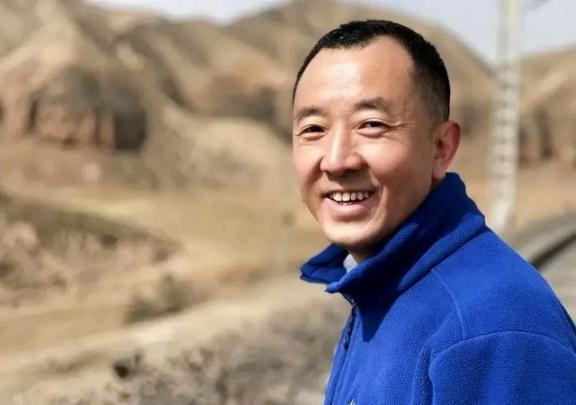 2015年，巴东县原县长刘冰在入狱前一天，陈行甲问他：“为什么这么恨我？”刘冰咬