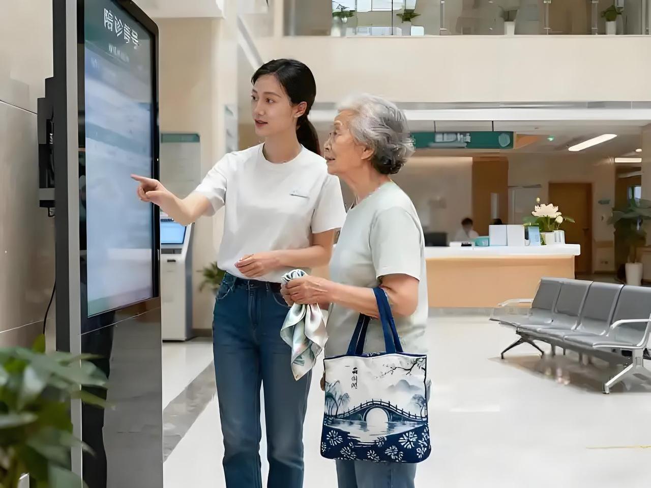 杭州 vs 上海 老年陪诊服务现状对比

一、政策层面

上海

有市级官方文件