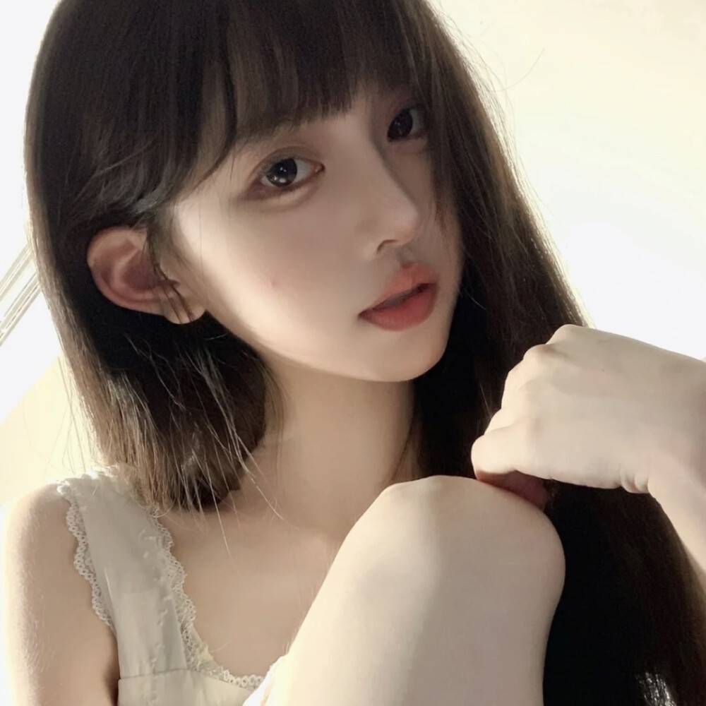曾听人说，回忆是一座桥，却是通向寂寞的牢。 