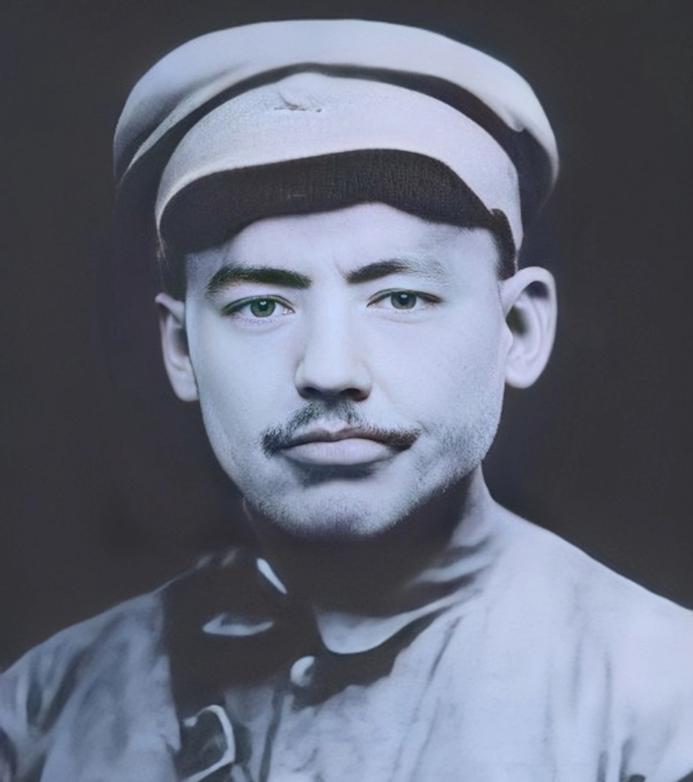1936年秋，甘肃武威，马蹄声碎，喇叭声咽。马步青站在高高的城墙上，望着西进的红