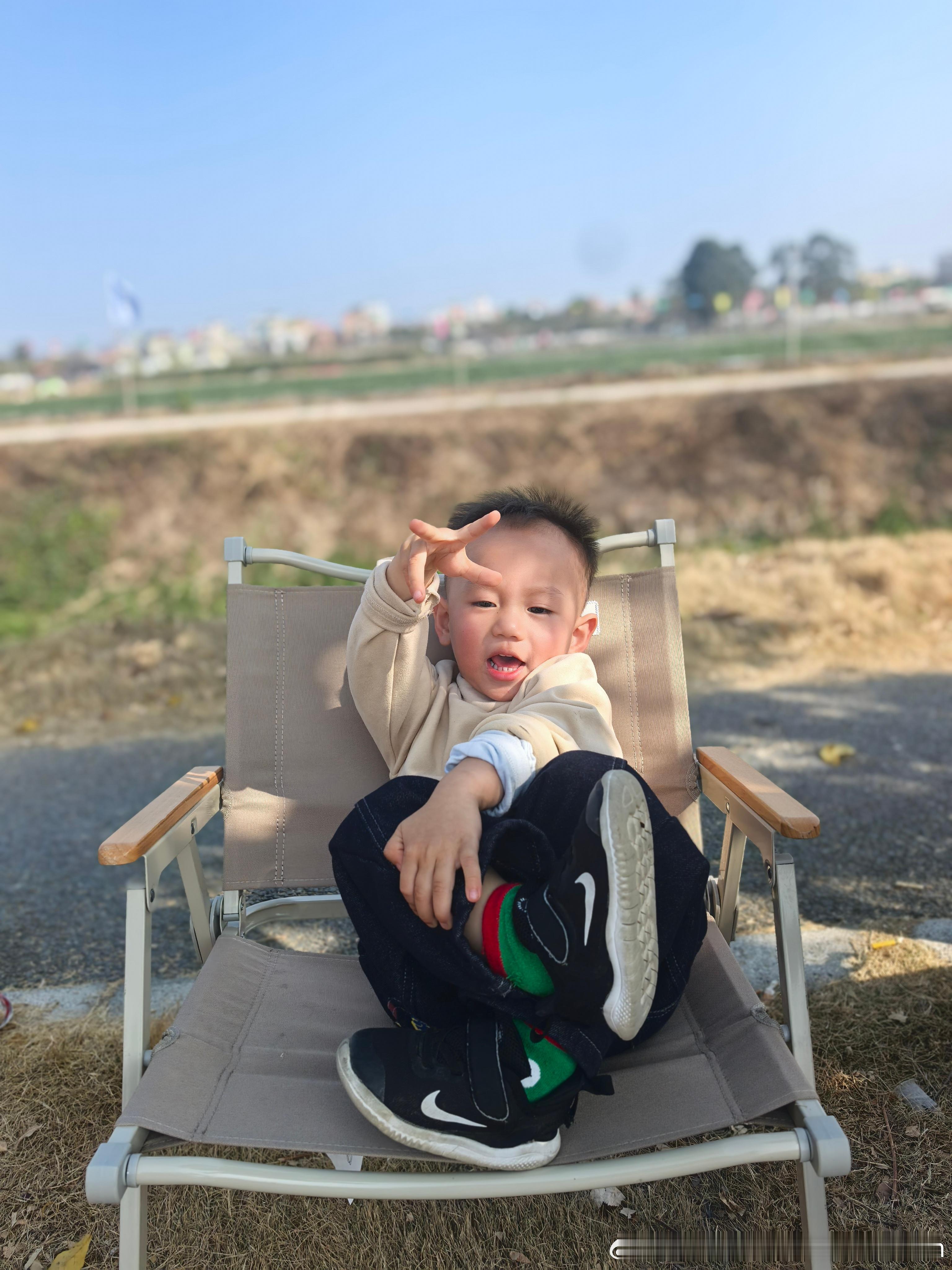 闺蜜聚会闹姐二胎萌娃陪场九月就要入园的小可爱正是乖巧又讨喜的年纪 