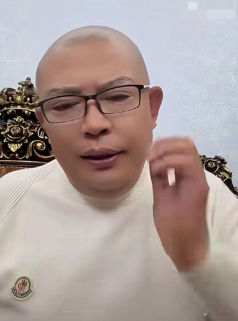 中秋节只有二驴给驴爸发节日快乐，把海鸭蛋拉黑一年了，我们没有联系，不挑理，自己过