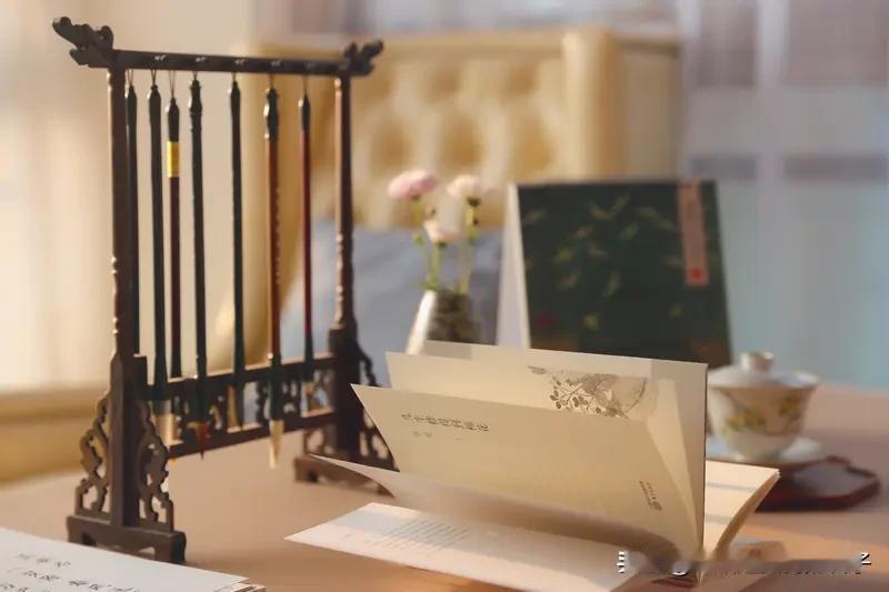 看到“笔耕万卷始成章”这个上联，我觉得下联得有与之匹配的气势。上联说要写很多东西