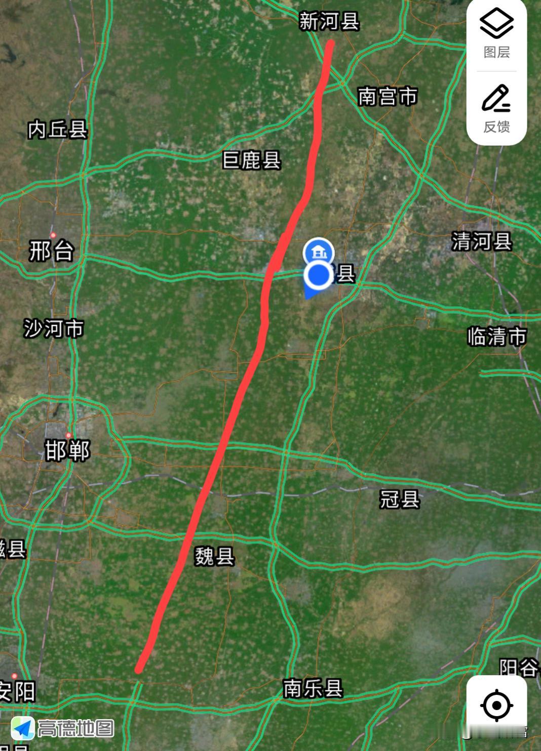 我们周边有不少村庄。沙窝村规划的街道，主街五六米宽，巷子约三米宽。如今家家户户有